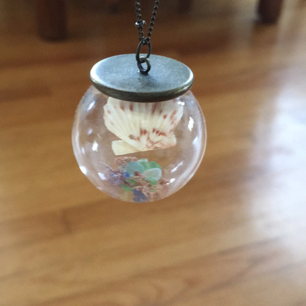 Seashell globe necklace